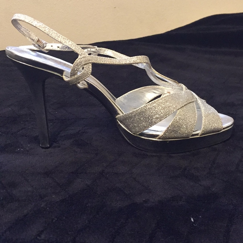 🍒Sparkled Silver heeled sandals🍒
